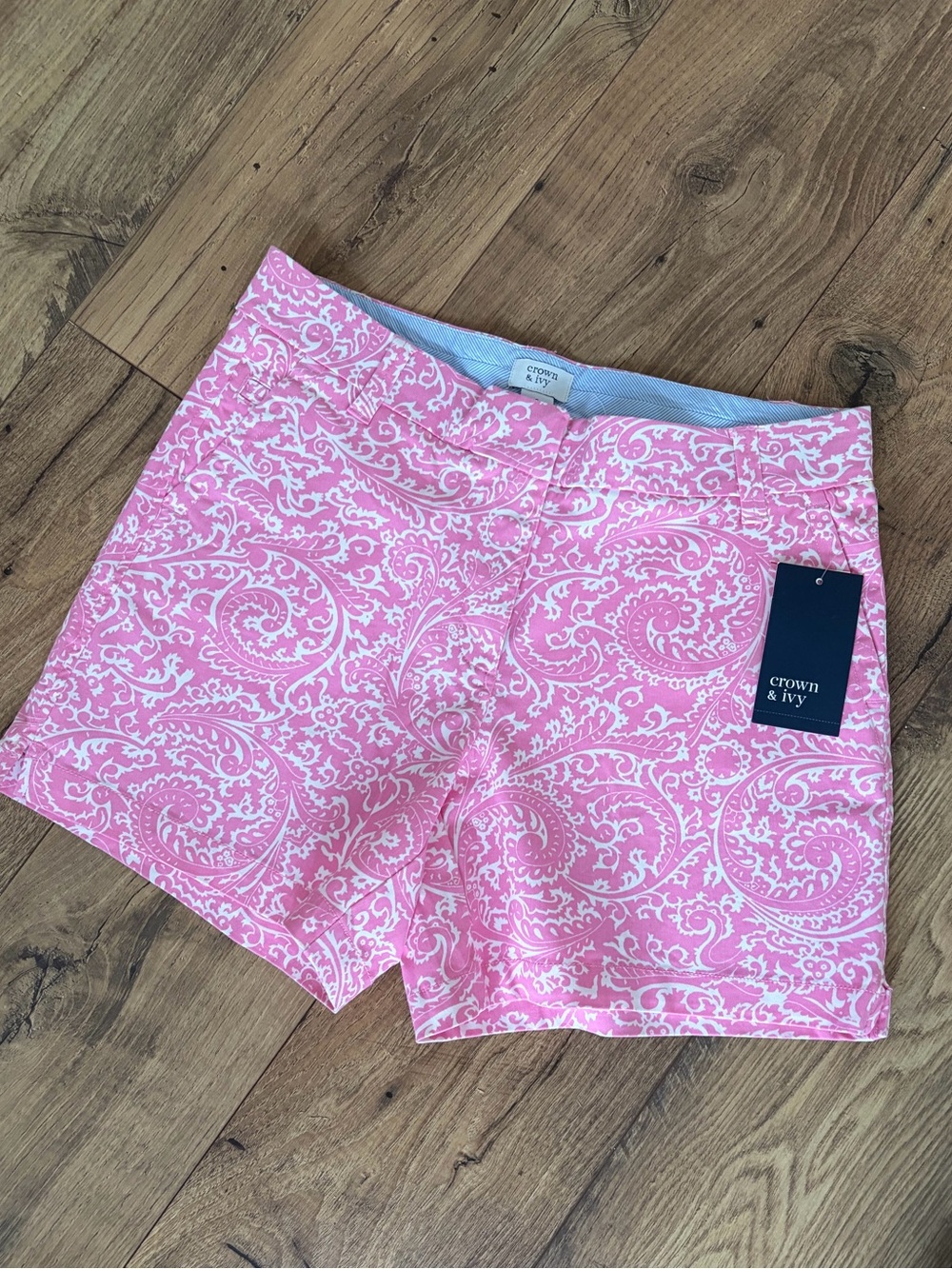 NWT CROWN & IVY Caroline Pink Paisley Print Shorts 5” Inseam Size: 6